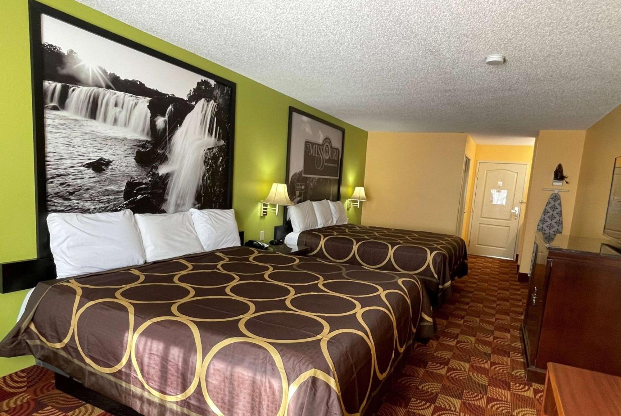 Super 8 By Wyndham Lake Of The Ozarks Eldon Экстерьер фото