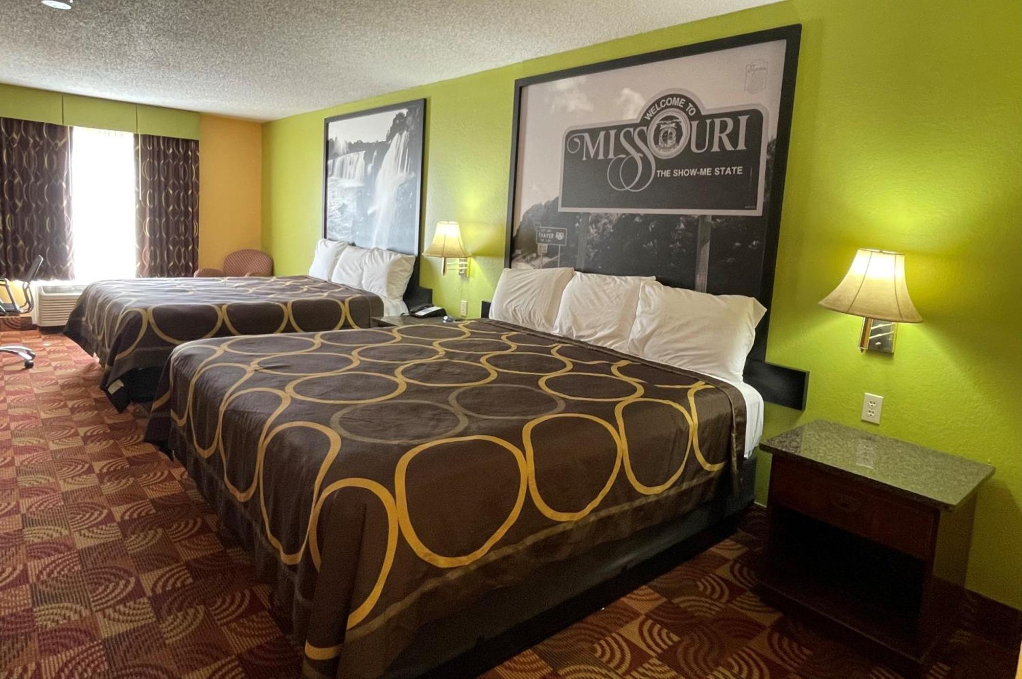 Super 8 By Wyndham Lake Of The Ozarks Eldon Экстерьер фото