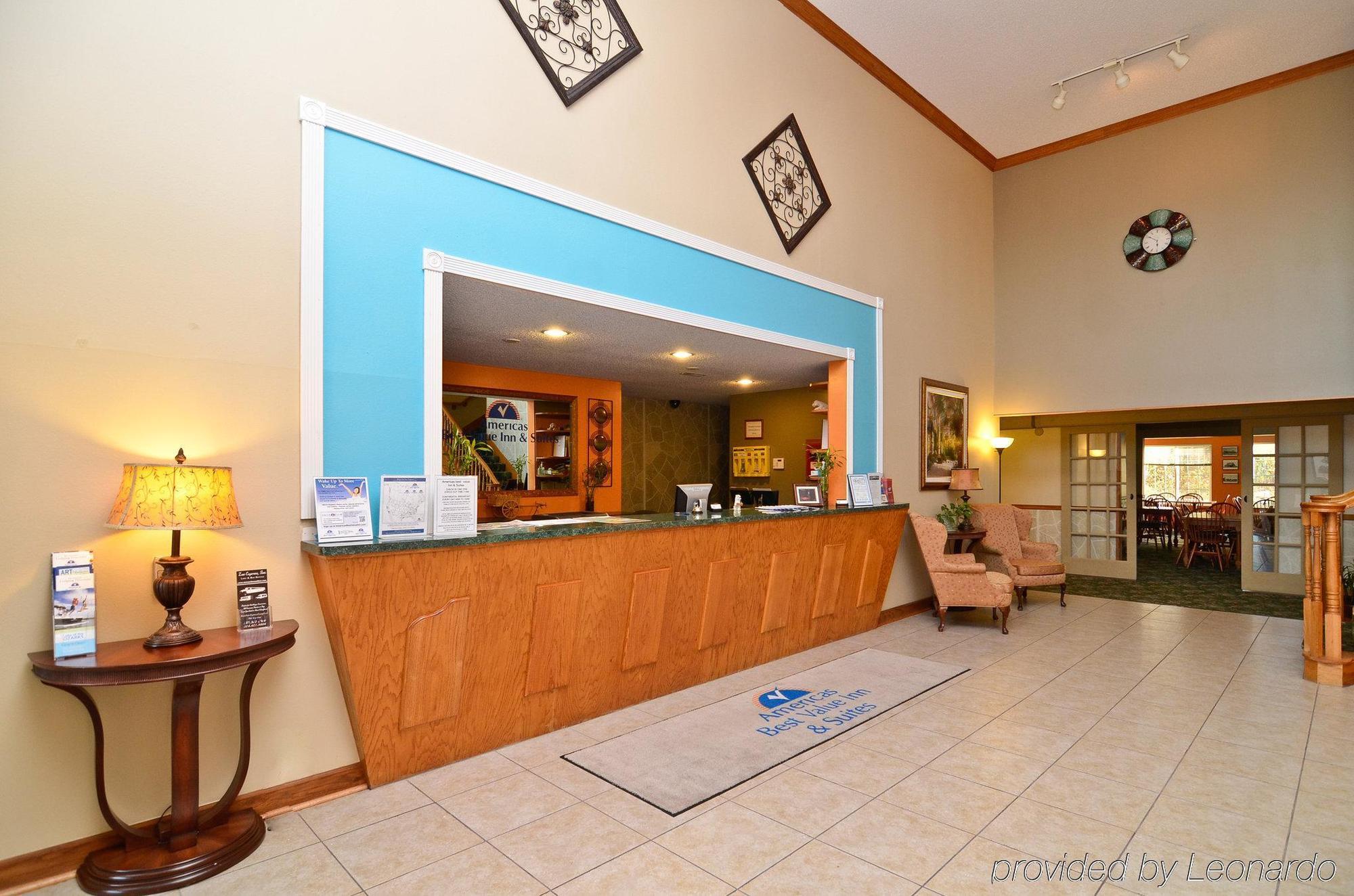 Super 8 By Wyndham Lake Of The Ozarks Eldon Интерьер фото