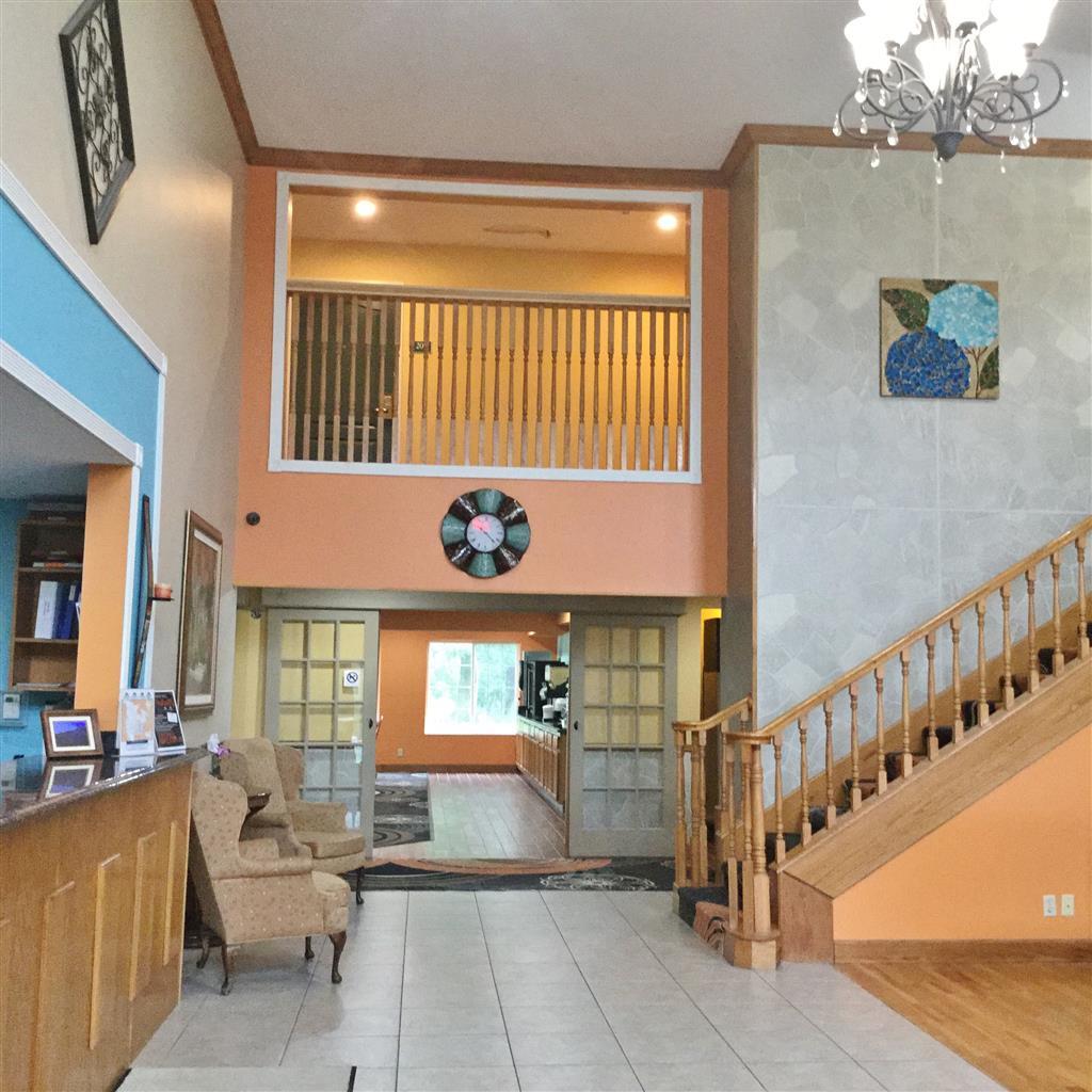 Super 8 By Wyndham Lake Of The Ozarks Eldon Интерьер фото