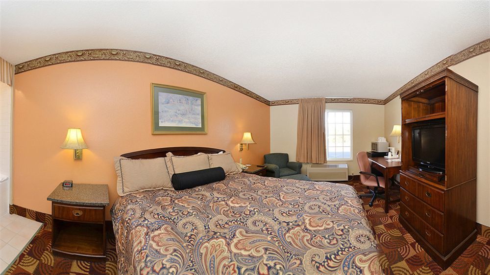 Super 8 By Wyndham Lake Of The Ozarks Eldon Экстерьер фото