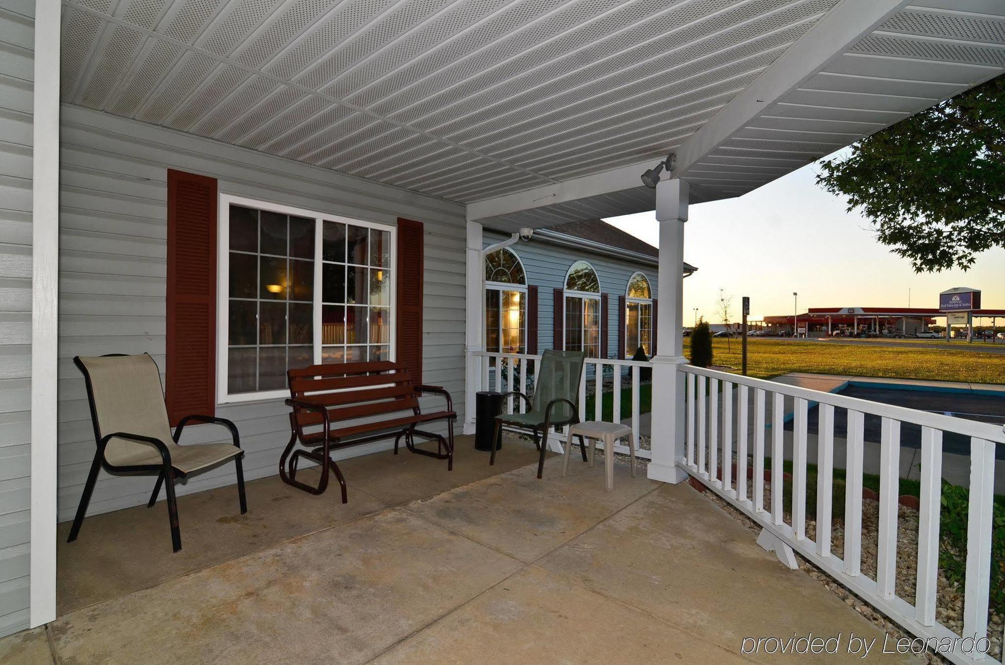 Super 8 By Wyndham Lake Of The Ozarks Eldon Удобства фото