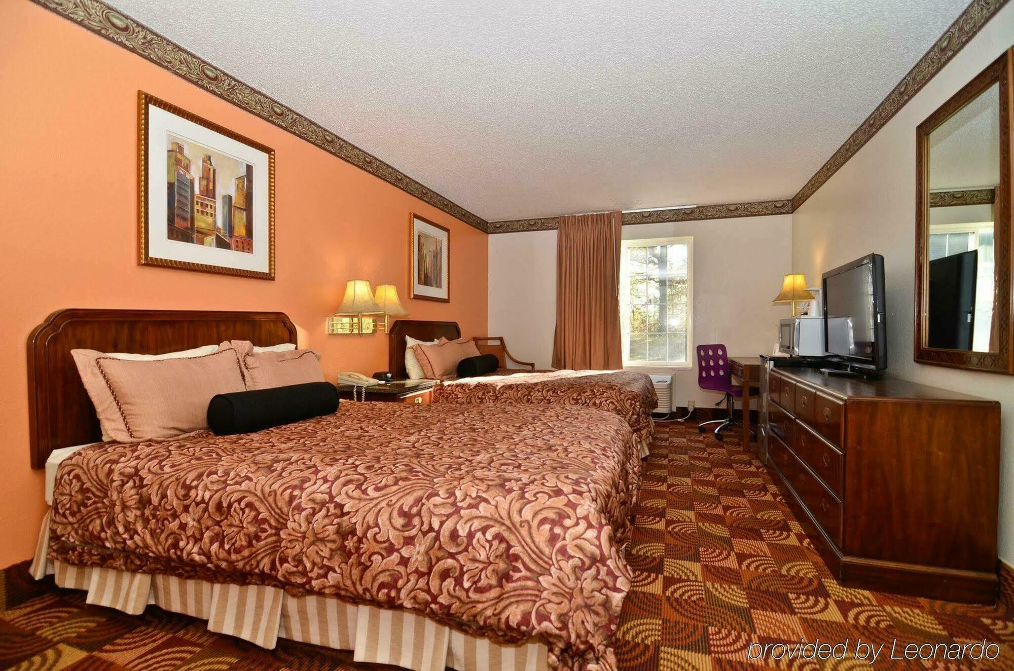 Super 8 By Wyndham Lake Of The Ozarks Eldon Экстерьер фото